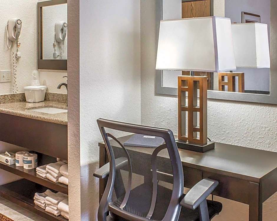 Rodeway Inn & Suites Near Okoboji Lake