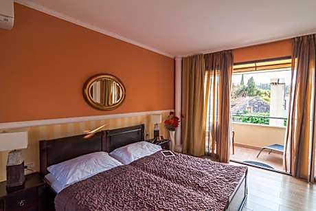 Family Room (4 Adults)