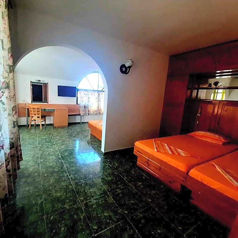 Family Hotel Flora