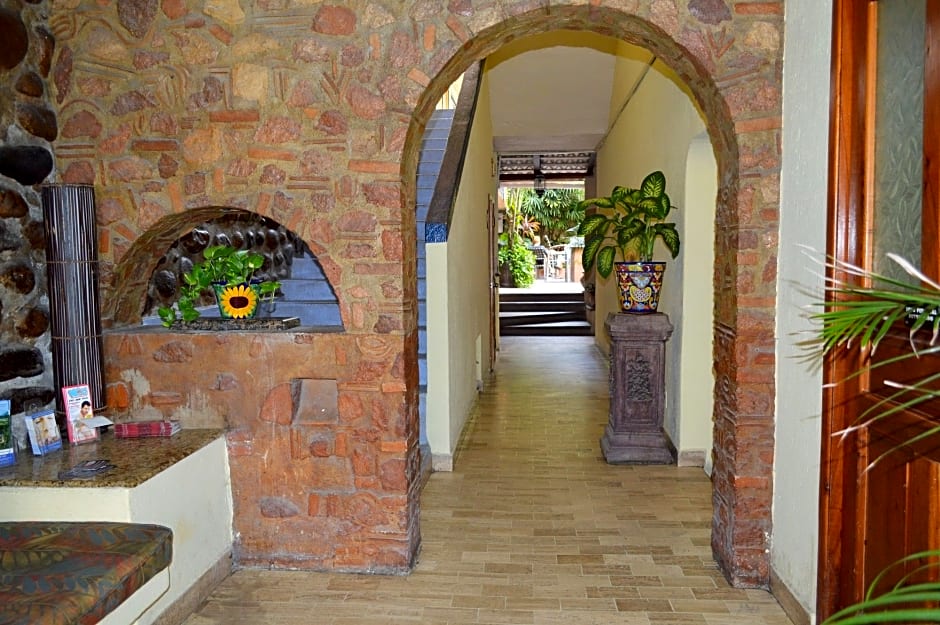 Hotel Mercurio - Caters to Gay Men