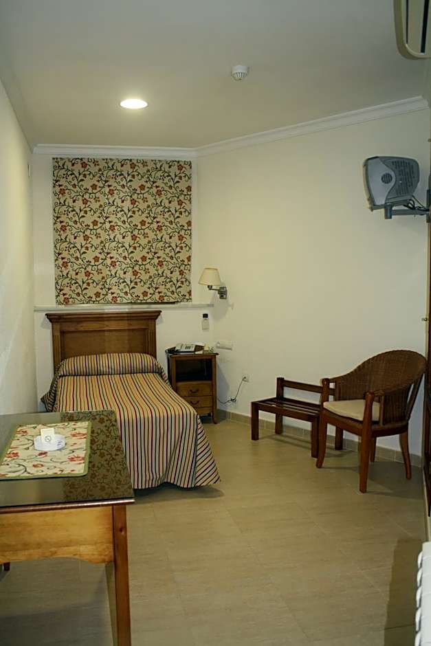 Photo 1 of 5 of Single Room