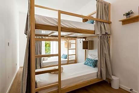 Bed in 4-Bed Mixed Dormitory Room