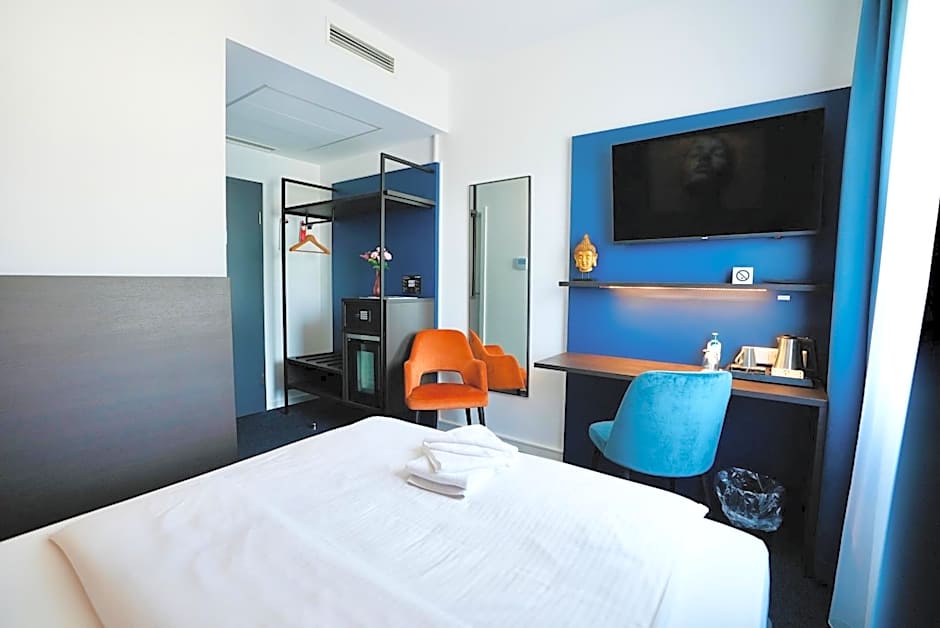 Arthotel Ambassador Wiesbaden - FREE PARKING