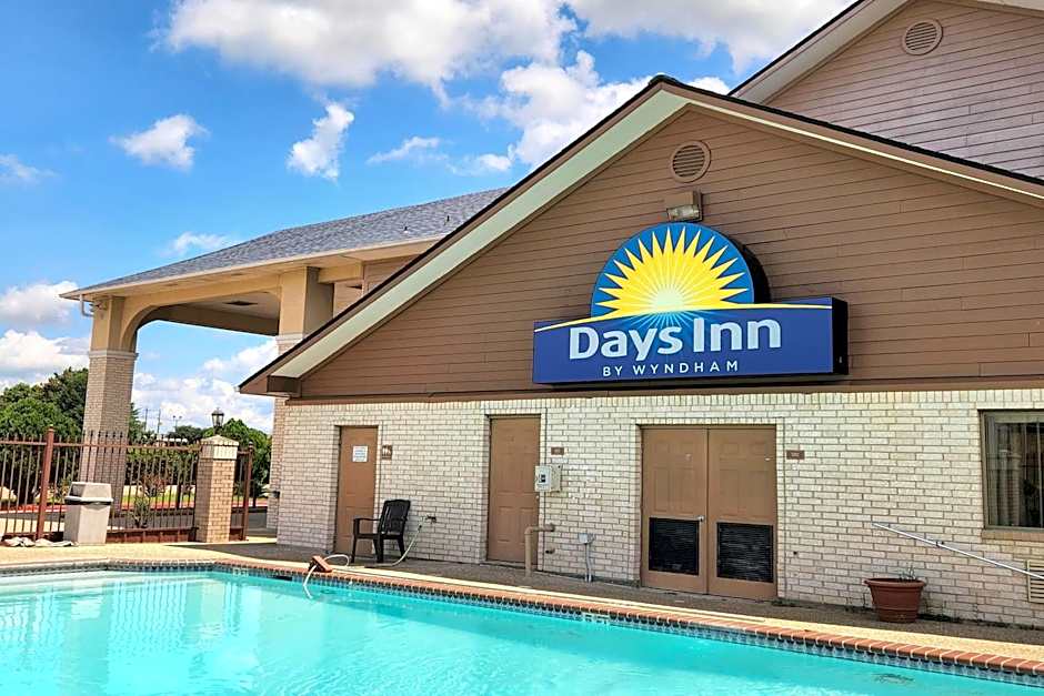 Days Inn by Wyndham Navasota
