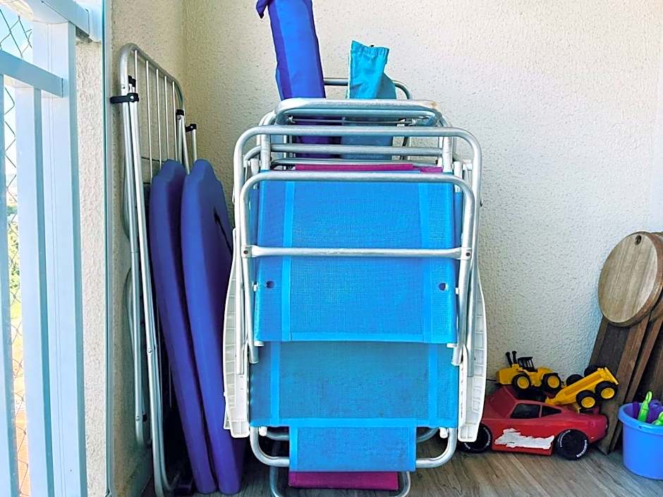 Apto 6º andar, 200m praia, 15min Beto Carrero, 2 quartos, sacada com churrasqueira