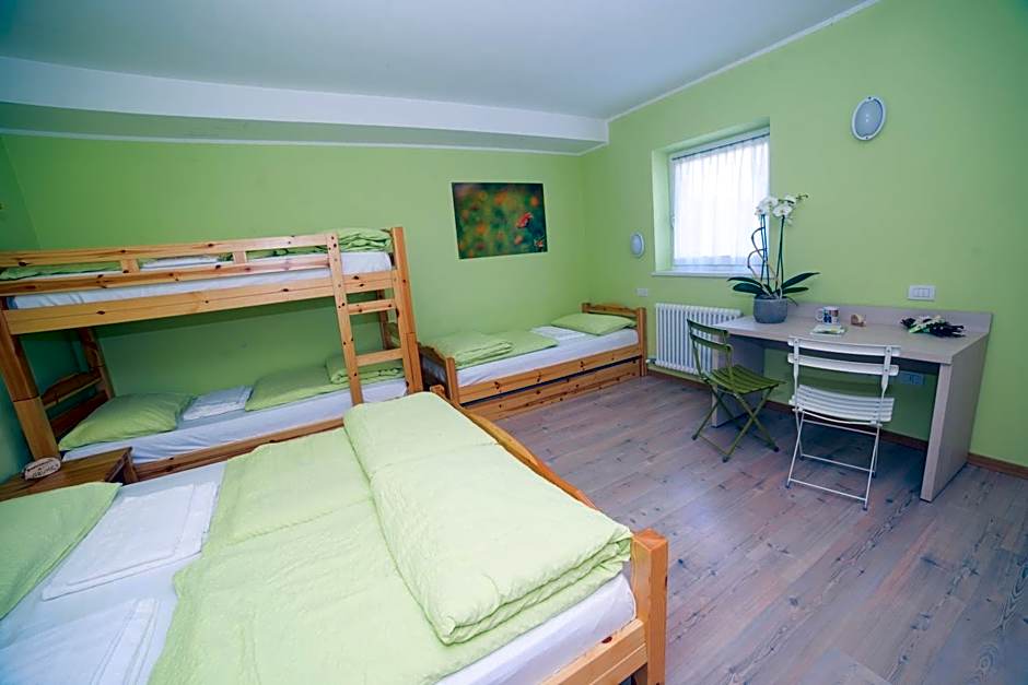 Hostel L'Ost - Ostello di Grumes