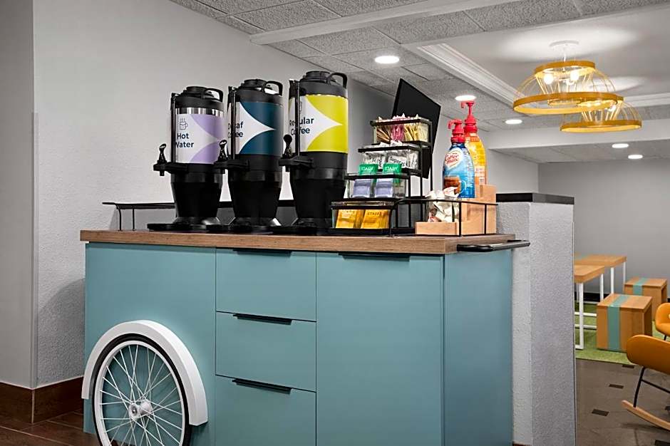 Spark by Hilton Denver East I 70