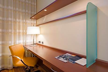 Standard Room, 1 King Bed