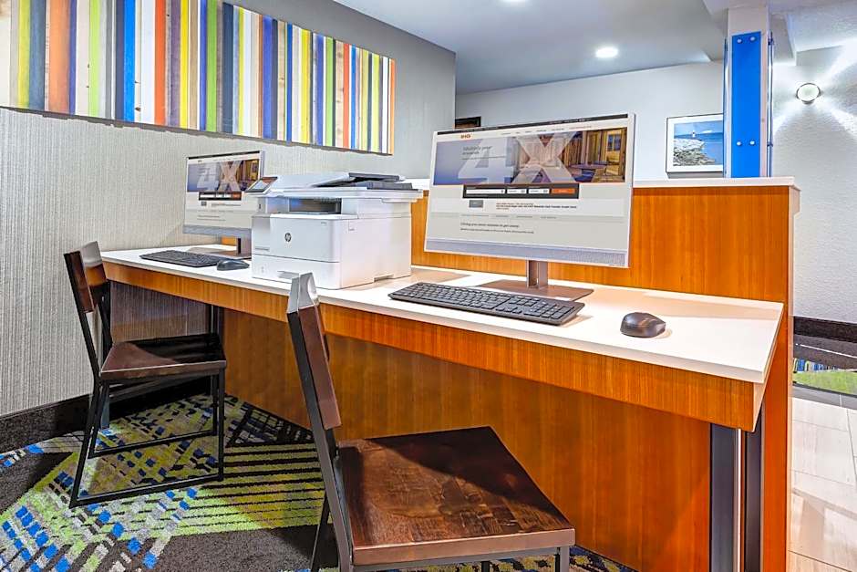 Holiday Inn Express & Suites Petoskey by IHG