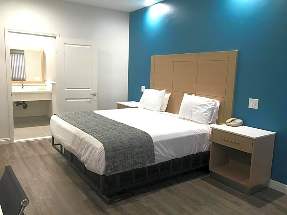 Photo 1 of 5 of Deluxe 1 King Bed