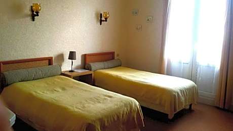 Standard Twin Room with Shared Bathroom