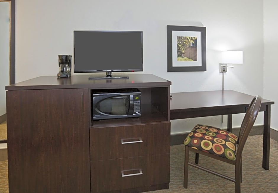 Fargo Inn and Suites