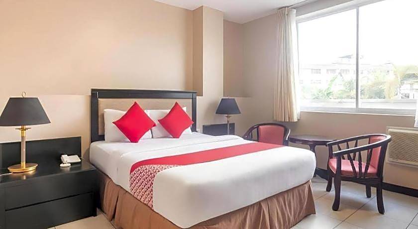 OYO 187 The Maxwell Hotel