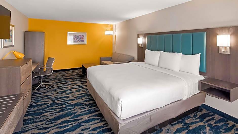 Photo 1 of 5 of 1 Bedroom 1 King Bed Suite