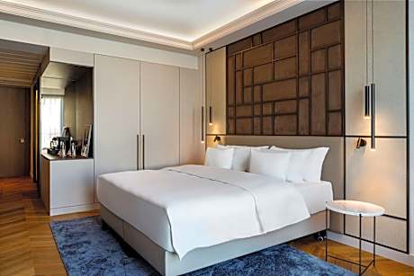 Premium Collection Room