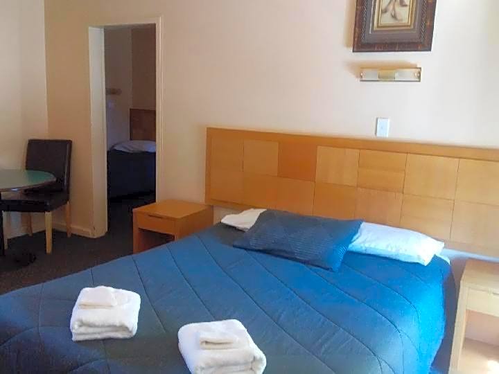 Desert Sand Motor Inn