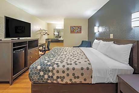King Room - Accessible/Non-Smoking