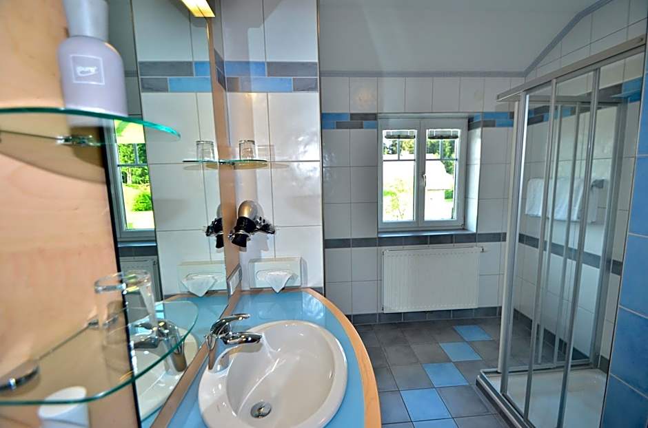 G.H. Knoll "Proellhofer" Cafe Bar Hills