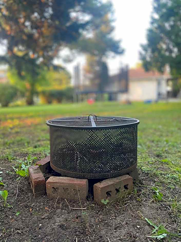 Vacation house Entire floor Kids yard walk 2 subway