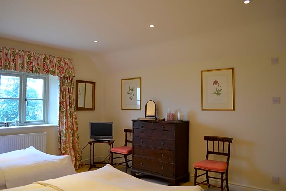 Field End House Strawberry Lane Meysey Hampton