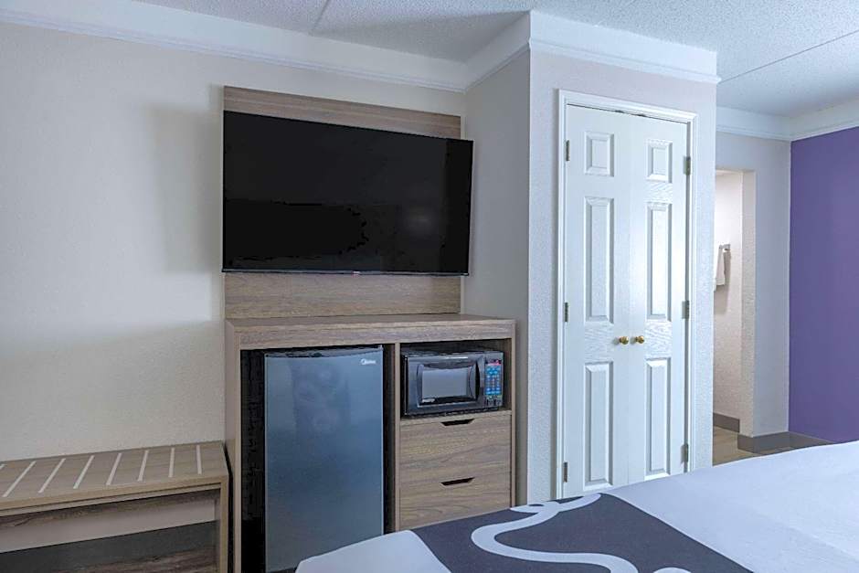 La Quinta Inn & Suites by Wyndham Kansas City Lenexa