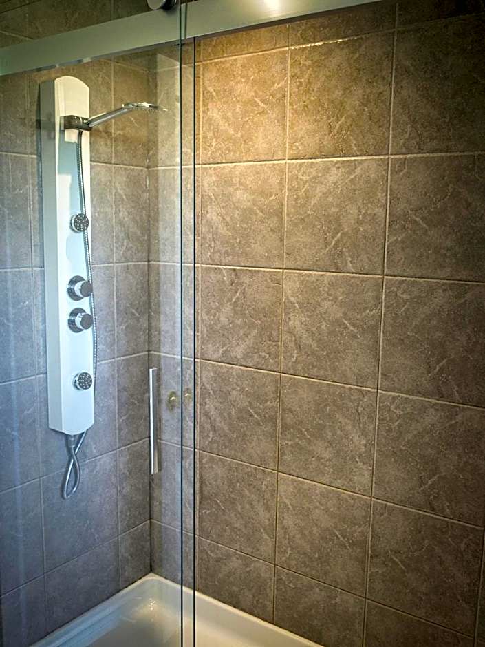 Gateside Chalets Expansive 6 Bedroom Hot Tub Near Village Blue Mountain