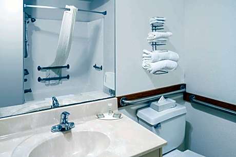 Queen Room - Disability Access/Non-Smoking