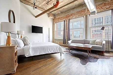 Studio Apartment with Queen Bed - Non-Smoking