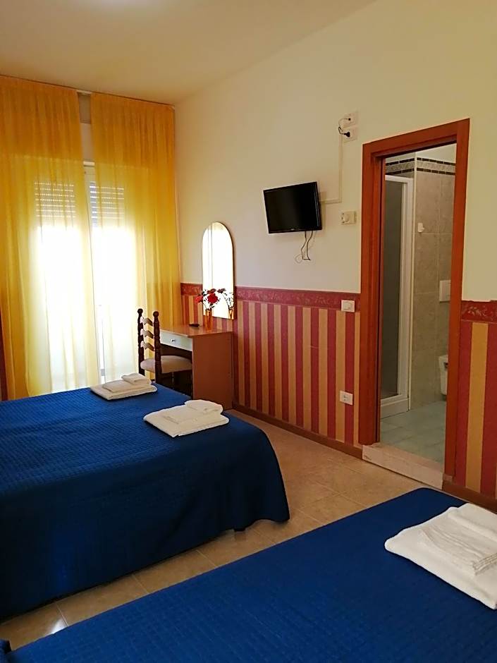 Hotel Plaza con piscina