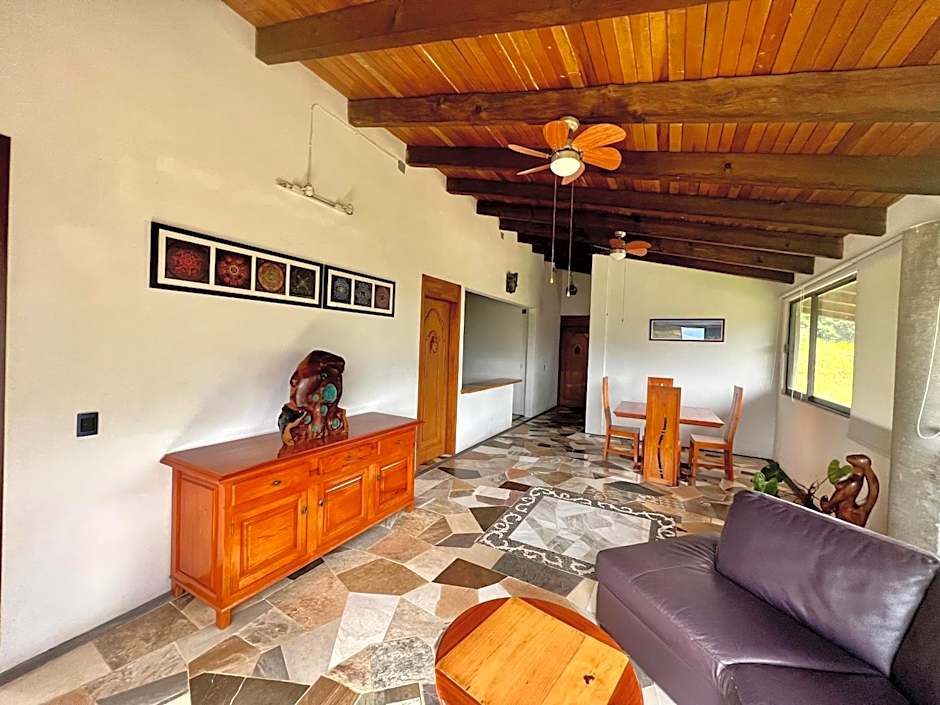Paradise Hotel Boutique & Lounge