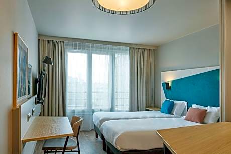 Studio with Twin Beds