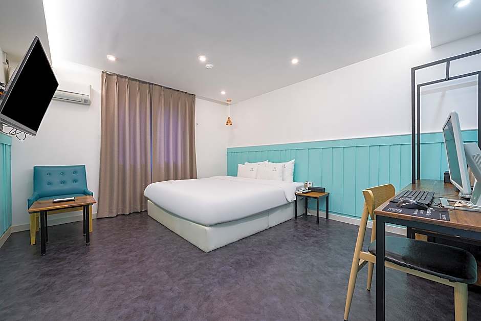 Gray Hotel