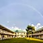 Days Inn & Suites by Wyndham Fort Pierce Midtown