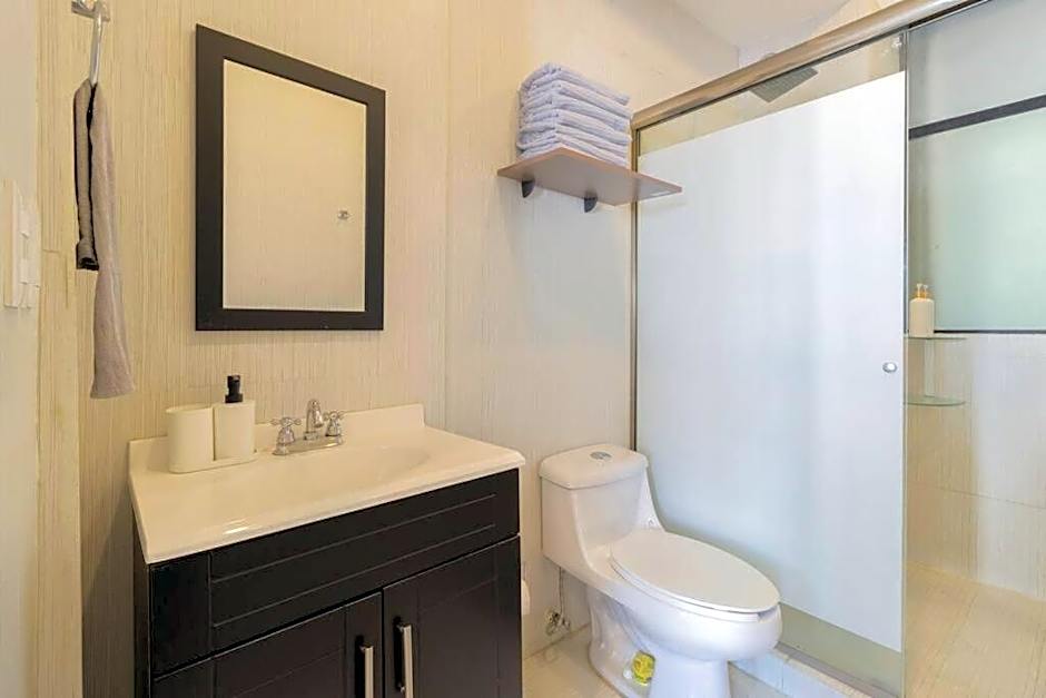 406 Location 2Bdrm 2baths AC Rooftop