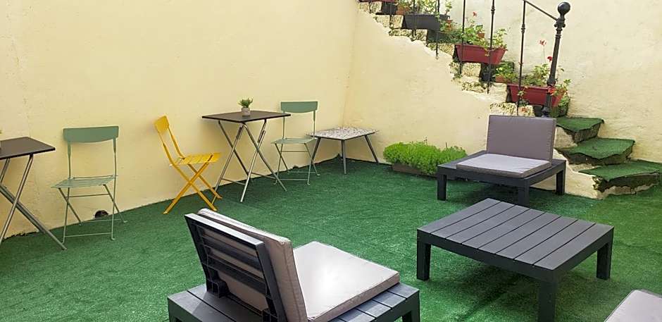 ENZO HOTELS CONTREXEVILLE by Kyriad Direct