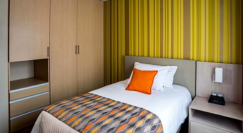 Hotel Plaza Suites