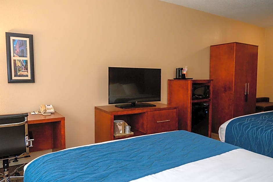 Photo 1 of 5 of 2 Queen Beds Suite