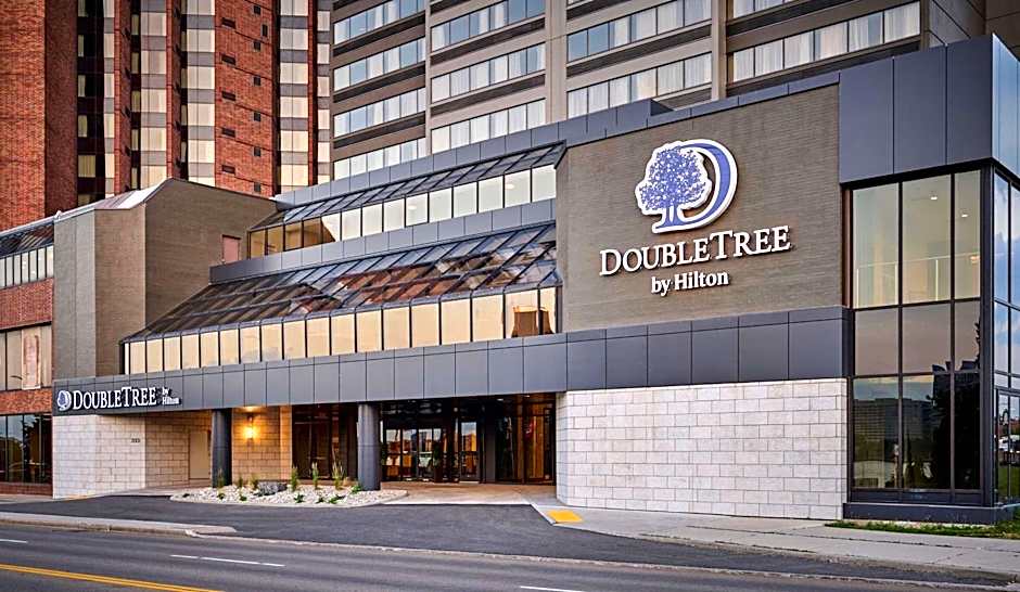 DoubleTree by Hilton Windsor Hotel & Suites