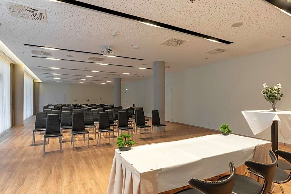 Akeah Verdi Budapest