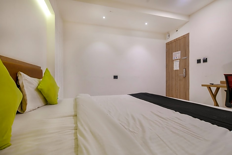 Hotel Holiday