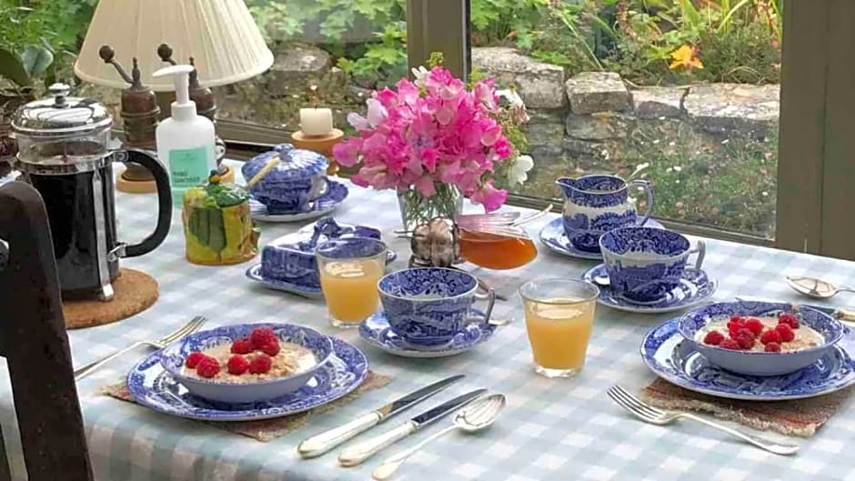 The Potting Shed, self contained, detached retreat in Shapwick village