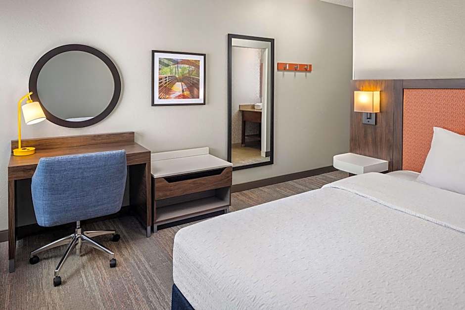 Hampton Inn By Hilton Fairmont