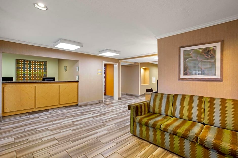 La Quinta Inn & Suites by Wyndham Auburn Worcester