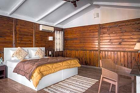 Deluxe Room with partial sea view