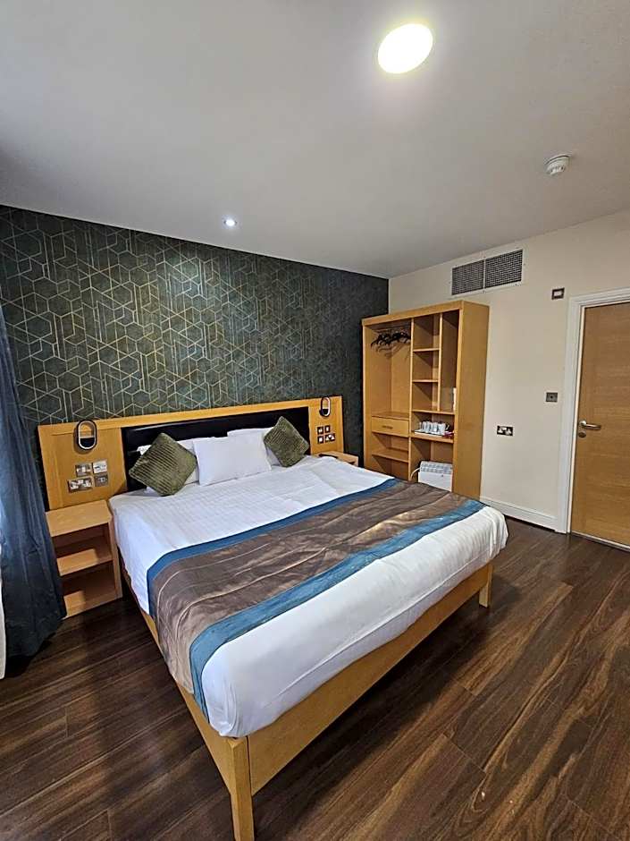 Cromwell International Hotel