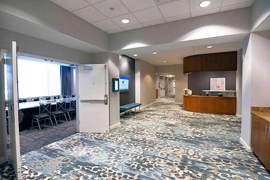 DoubleTree By Hilton Hotel And Conference Center Chicago North Shore