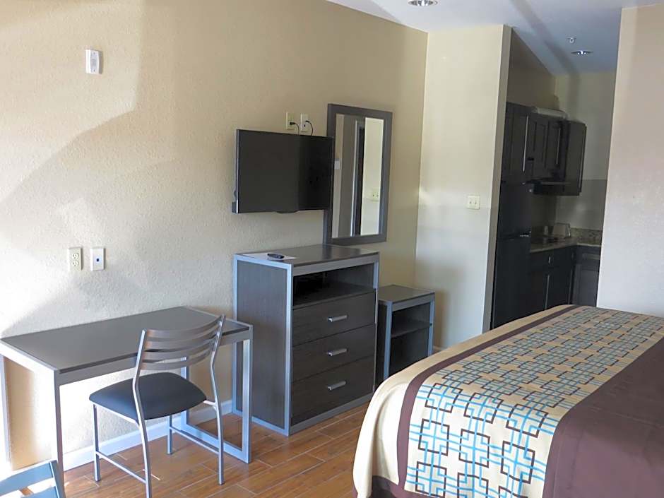 Scottish Inn & Suites Baytown