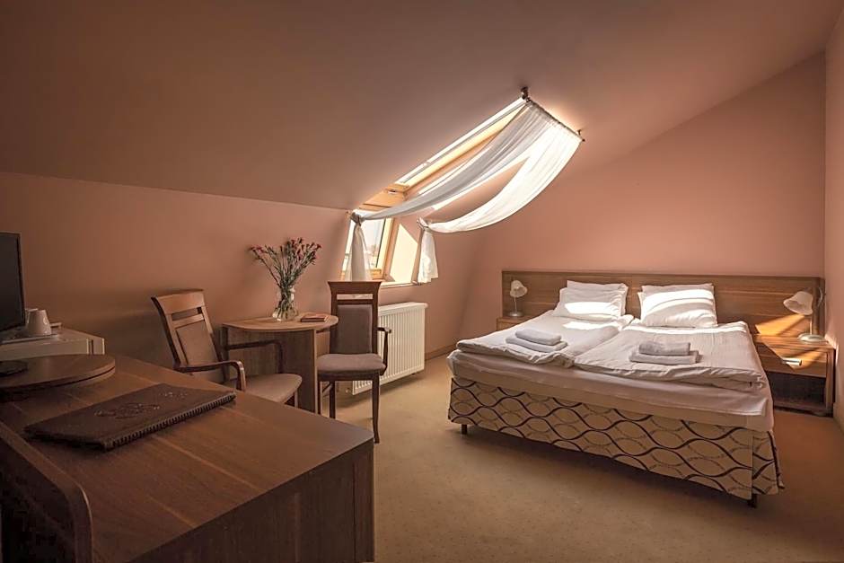 Paria Hotel