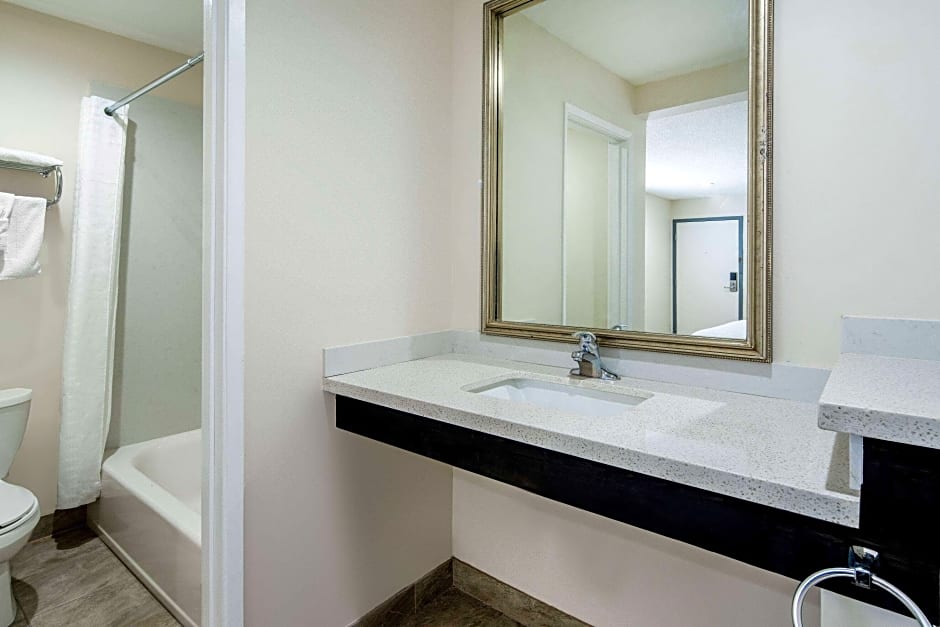 Super 8 by Wyndham Bakersfield CA