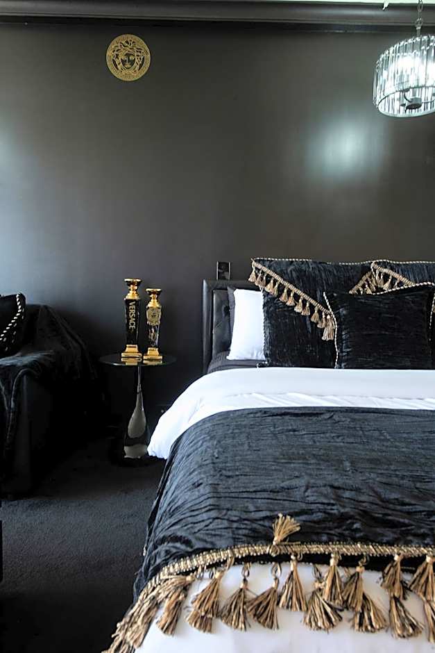 Medusa's Luxe Retreat - Prime Surfers Paradise Spot